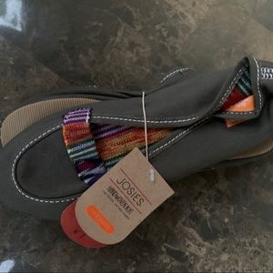 Green Josies Handwoven Ikat Flat